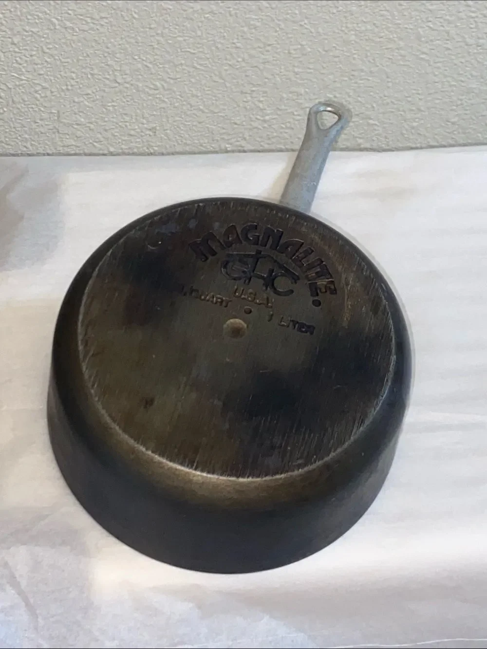 VTG, Magnalite GHC USA 1. Quart 1 Liter Black Saucepan with Handle - Black